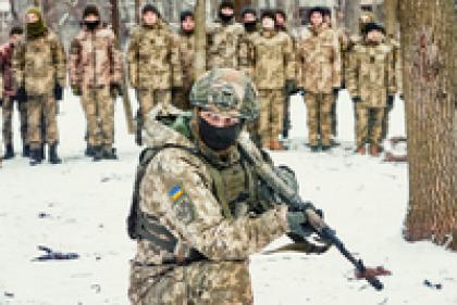 «Война начинает управлять сама собой» Что стоит за очередным обострением украинского кризиса и какую угрозу он несет? 