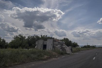 Брошенный блок-пост на дороге Донецк — Горловка