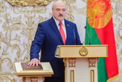 Незаменимый есть. Лукашенко опять меняет Конституцию Белоруссии. Как это поможет ему изменить страну и удержать власть?