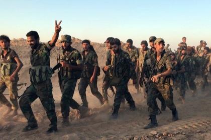 Бойцы сирийской армии на позициях в районе Дейр-эз-Зора