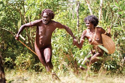 Любовь на краю света. Влюбленные сбежали от племени, запрещавшего им быть вместе: история австралийских Ромео и Джульетты