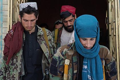 «Кто не сбежал, тот прячется» Как афганцы привыкают к новой жизни после победы талибов. Репортаж из Афганистана