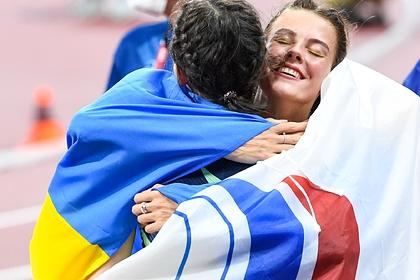 Российская легкоатлетка Мария Ласицкене и ее украинская соперница Ярослава Могучих