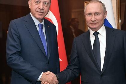 Президент РФ Владимир Путин и президент Турции Реджеп Тайип Эрдоган (слева) 