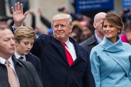 Президент США Дональд Трамп, его супруга Меланья и сын Бэррон 