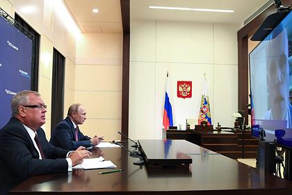 Президент России Владимир Путин и председатель правления ВТБ Андре1 Костин