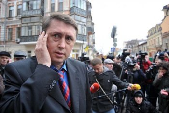 Николай Мельниченко обещает стрелять в депутатов с балкона