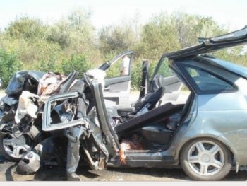 В автокатастрофе на Луганщине погибли 6 человек
