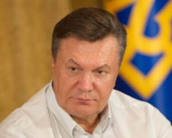 Янукович требует принять программу развития украинского языка