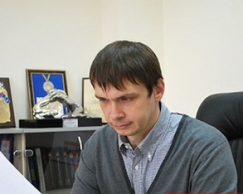 Куницын из Крыма, поэтому и занимает более умеренную позицию по Таможенному союзу - эксперт