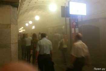 Почти сто человек обратились за медпомощью после пожара в метро Москвы