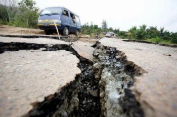 На Луганщине вызванные человеком землетрясения разрушают дома и ужасают детей