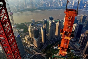 Крановщик поделился впечатляющими снимками Шанхая с верхушки строительного крана