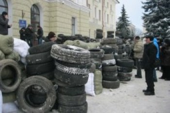 Активисты снова захватили здание Львовской ОГА