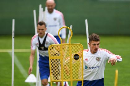 Справа: Роман Нойштедтер