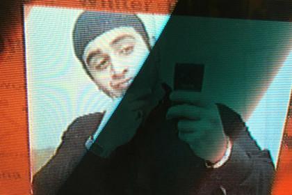 Изображение Омара Матина в передаче NBC на экране телевизора