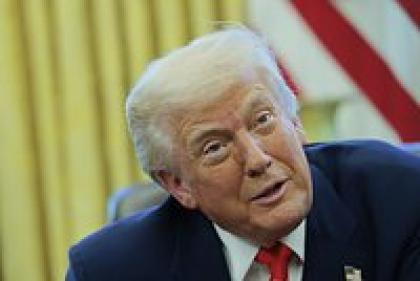 «Люди начали паниковать». Почему Трамп сначала объявил миру торговую войну, а потом сдал назад? 