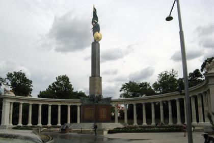 Памятник советскому Воину-освободителю в Вене