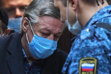 «Он человек порядочный, но больной» Ефремову дали 8 лет за смертельное ДТП. Что об этом говорят его жены, дети и друзья