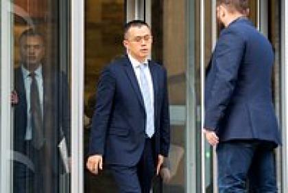 Глава криптобиржи Binance со скандалом ушел в отставку. Его обвиняли в помощи террористам и наркокартелям