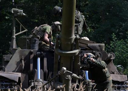 Экипаж во время приведения в боевое положение самоходного миномёта 2с4 «Тюльпан» ВС РФ