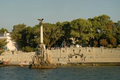 Памятник затопленным кораблям в Севастополе