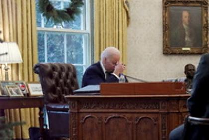 Байден рассказал Путину о последствиях вторжения на Украину: война принесет страдания людям и ослабит позиции России