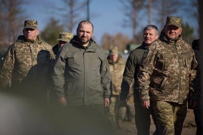 Commander in Chief of the Ukrainian Armed Forces Valerii Zaluzhnyi and Defence Minister Rustem Umerov visit an artillery training centre, amid Russia's attack on Ukraine, at an undisclosed location in Ukraine November 3, 2023.