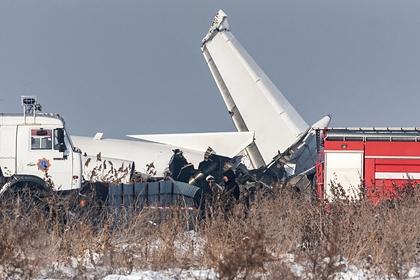 Обломки самолета Fokker 100 казахстанской авиакомпании Bek Air