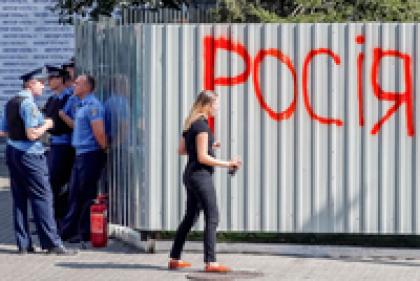 «Украина вечно стреляет себе в ногу» Чем обернется для украинцев очередное обострение конфликта между Москвой и Киевом?