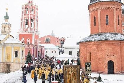 Крестный ход в Высоко-Петровском монастыре