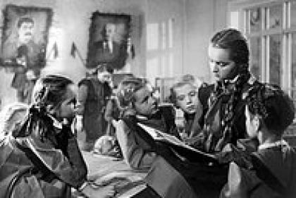 Таланты Сталина и подвиги Брежнева. В СССР и России постоянно переписывали учебники истории. Кому это было нужно и зачем?