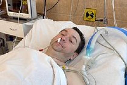 Послушался голоса в голове. Преступник напал с ножом на губернатора Мурманской области на встрече с жителями