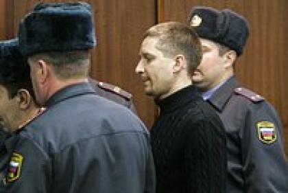 «Он молча шел и стрелял в нас» 15 лет назад милиционер Евсюков устроил бойню в Москве. За что он расстрелял 11 человек?