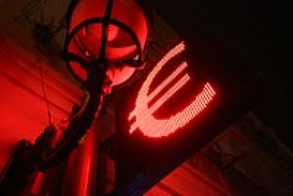 Курс евро взял отметку в 100 рублей.  Стоит ли ждать дальнейшего роста?