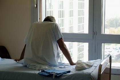 «Их просто выписывают на улицу, зашив сикось-накось» В России изменили правила помощи раковым больным. Чего теперь боятся врачи и пациенты?