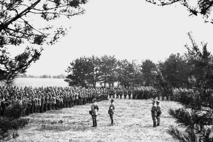 Великая Отечественная война 1941-1945 гг. 22 июня 1941 Объявление красноармейцам военного лагеря в районе города Осиповичи Гомельской области о нападении Германии на СССР и о начале отечественной войны.