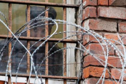 «Его тело было синим от побоев» ФСБ задержала проректора вуза за торговлю наркотиками. Почему он покончил с собой в СИЗО?