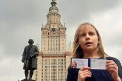 «Ее можно считать жертвой» Отец девятилетней студентки МГУ напал на людей в вузе. Что о семье Тепляковых думают педагоги?