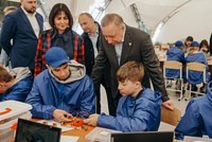 Прочная связь. Петербург продолжает поддержку Мариуполя