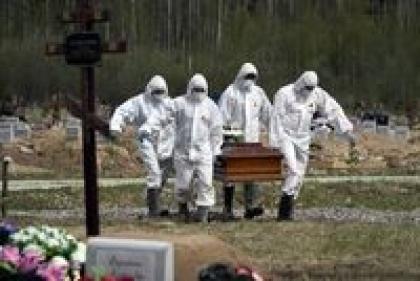 «Наш человек не очень-то боится смерти» Как два года коронавируса изменили Россию и россиян? Отвечает социолог