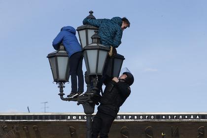 Роман Шингаркин (в центре)