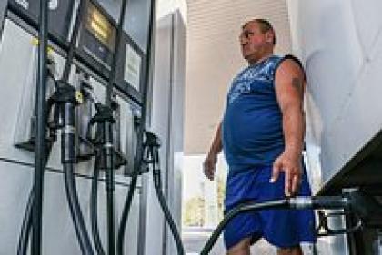 Россияне жалуются на дефицит бензина. Почему топлива не хватает, а цены на него растут?