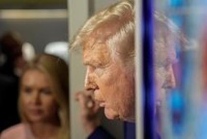Трамп потерял сотни миллионов из-за собственных пошлин. Насколько сократилось состояние американского президента?