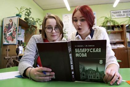 Алфавит революции. Страны бывшего СССР отказываются от русского языка и переходят на латиницу. Чем это грозит России?