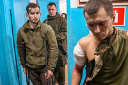 «Он говорил, что его мучает совесть» Пленных бойцов ВСУ и наемников ждет трибунал. Что они рассказывают своим адвокатам?