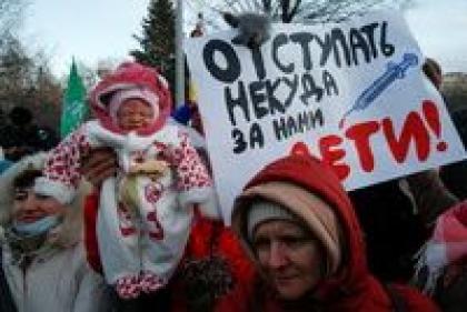 В России антипрививочники стали угрозой для миллионов людей. Почему они боятся вакцин и не верят в COVID-19?