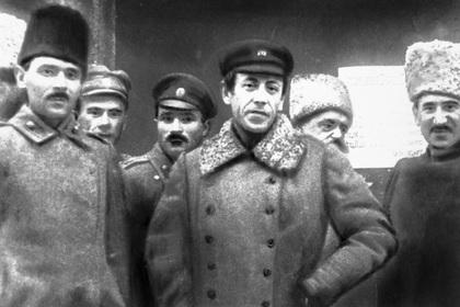 Симон Петлюра (в центре)