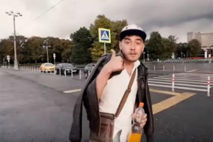 «Противно смотреть на вас» Блогеры раздают деньги бездомным и устраивают из этого шоу. Но делают им только хуже