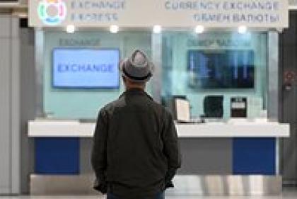 Курсы мировых валют резко взлетели. Когда россиянам ожидать доллар за сто рублей? 